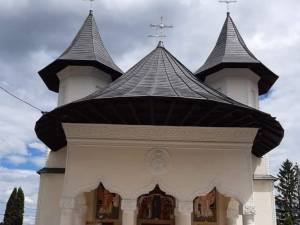 Biserica „Sfinții Apostoli Petru și Pavel” din Rădășeni îşi sărbătoreşte hramul