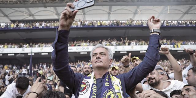 Jose Mourinho a fost prezentat oficial ca noul antrenor al celor de la Fenerbahce