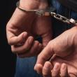 Rachiu, țigări, cafea și mezeluri, găsite la percheziții la locuința unui suspect de furturi