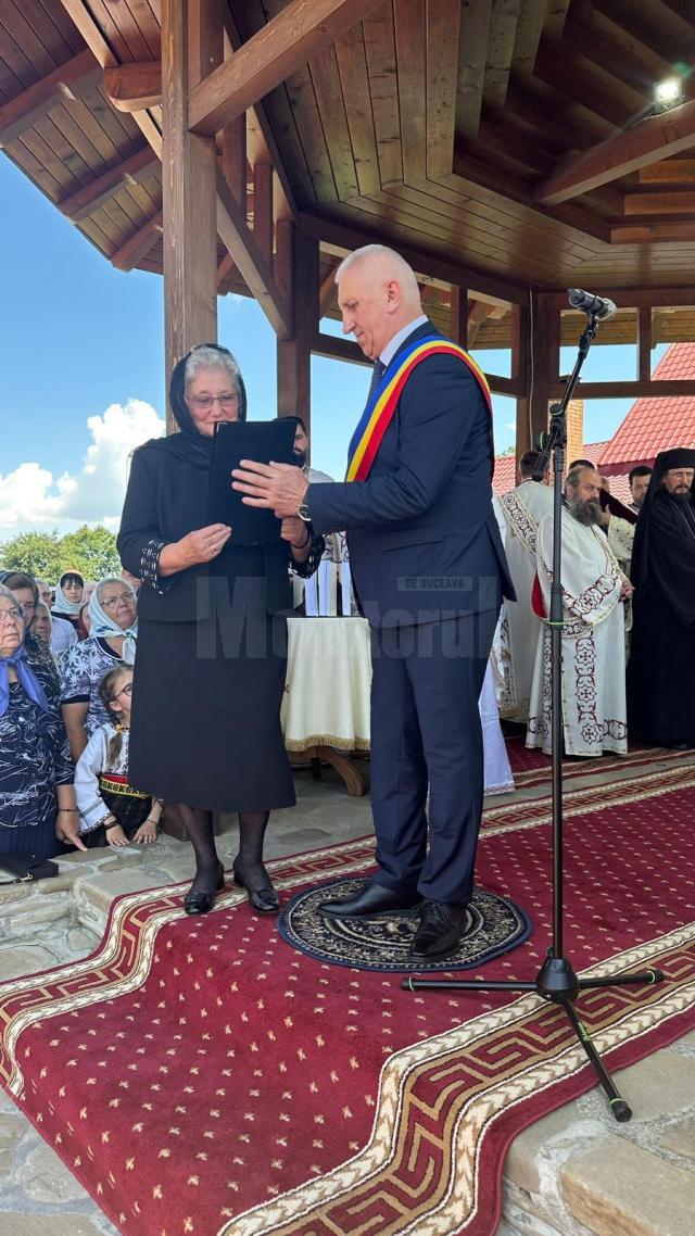 Primarul Vasile Iliuță a acordat titlul de cetățean de onoare post mortem al orașului Vicovu de Sus fostului protopop Ionel Maloș