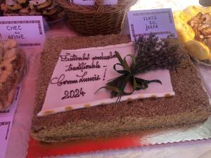 Participanții la festival au putut să deguste o tartă cu julfe