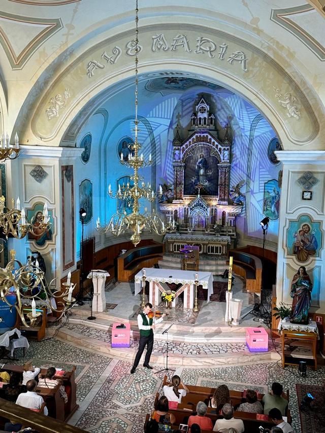 Alexandru Tomescu in concert la Biserica Catolica din Siret, in cadrul Turneului Metamorfoze