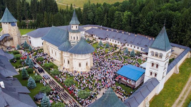 Sfântul Ștefan, apărătorul creștinătății, prăznuit în necropola sa, Putna, la 520 de la nașterea în cer