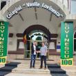 Claudiu Petru Gabur alături de directorul Colegiului „ Vasile Lovinescu” Fălticeni