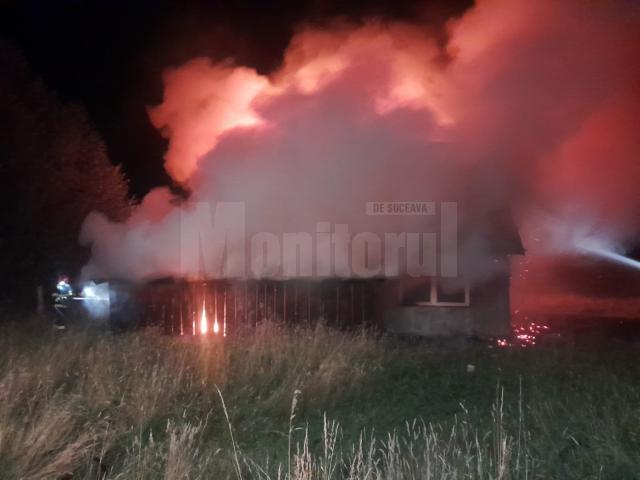 Incendiu în toiul nopții la Voitinel