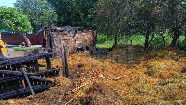 Incendiu puternic la Mihoveni, la anexele unei case