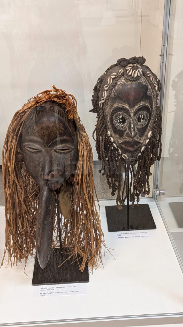 Obiecte din expoziția „Artă Tribală Africană”