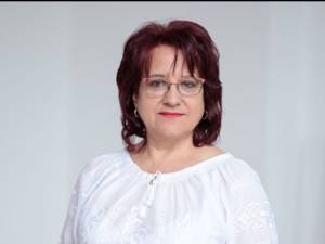 Marinela Mocanu predă la școlile din Salcea şi Plopeni