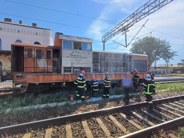 O locomotivă a luat foc în Gara Verești