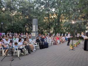 Concertul susținut de Corala „Ciprian Porumbescu” în Parcul Central Suceava