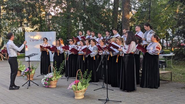 Concertul susținut de Corala „Ciprian Porumbescu” în Parcul Central Suceava