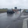 Accident cu trei răniţi, între un autoturism și un microbuz, la Măneuți