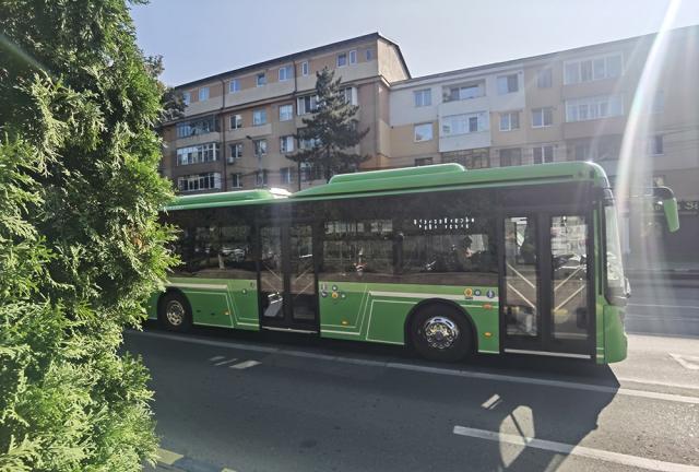 Un copil de numai 4 ani care plecase la plimbare cu autobuzul, recuperat cu ajutorul șoferului