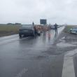 Accident cu trei răniţi, între un autoturism și un microbuz, la Măneuți