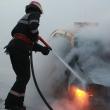 De supărare că mașina nu pornea, i-a dat foc