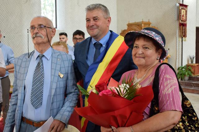 „Cupluri de Aur” sărbătorite la Fălticeni: 50 de ani de căsnicie, celebrați cu emoție și bucurie