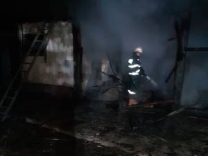 Incendiu puternic la Vășcăuți