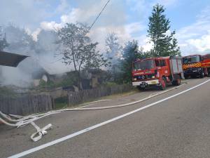 Incendiu la o casă din Văleni-Stânișoara, pornit de la aragaz