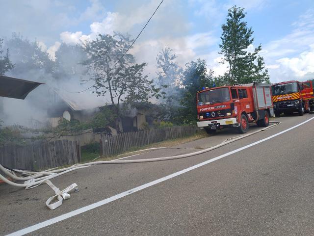 Incendiu la o casă din Văleni-Stânișoara, pornit de la aragaz