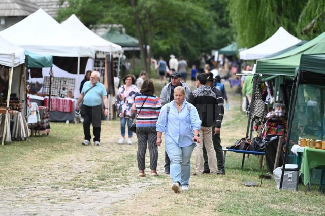 Peste 110 meșteri și producători participă la ediția de anul acesta a festivalului „Lume, lume...hai la târg!”