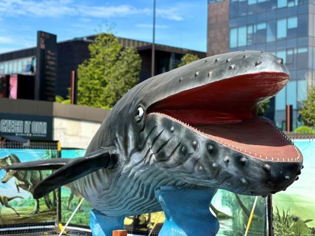 Expoziție de animale marine gigant și dinozauri animatronici, în parcarea Iulius Mall Suceava