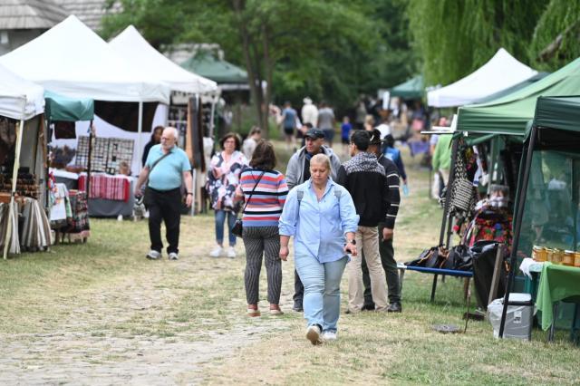 Peste 110 de meșteri și producători participă la ediția de anul acesta a festivalului „Lume, lume...hai la târg!”