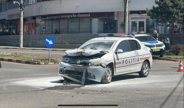 Loganul Poliției care a fost lovit de un BMW