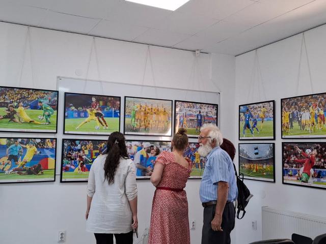 Expoziția „EURO 2024 – De la firul ierbii”, realizată de cunoscutul fotograf fălticenean Codrin Anton