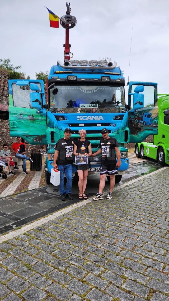 Cu frumoase imagini din „Țara Dornelor”, pictate pe camionul său de un artist din Vatra Dornei (Niko Art ), Alin Mujdei a obținut merituosul loc 5 la festivalul/concursul "Truck Tuning Art" din Alba Iulia