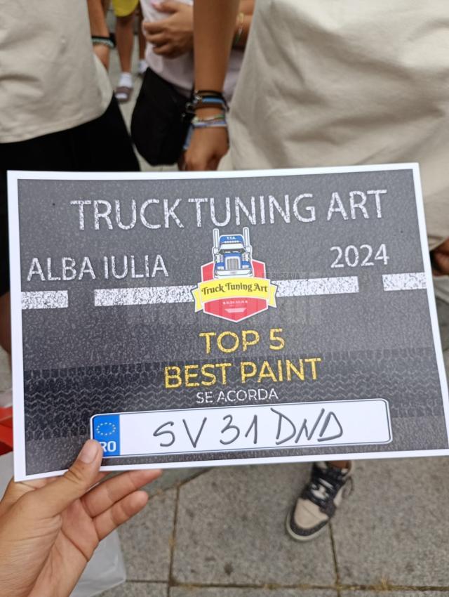 Cu frumoase imagini din „Țara Dornelor”, pictate pe camionul său de un artist din Vatra Dornei (Niko Art ), Alin Mujdei a obținut merituosul loc 5 la festivalul/concursul "Truck Tuning Art" din Alba Iulia 2