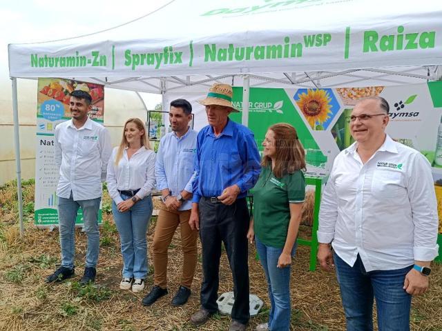 Reprezentanți ai Natur Grup prezentând produse ale brandului Daymsa