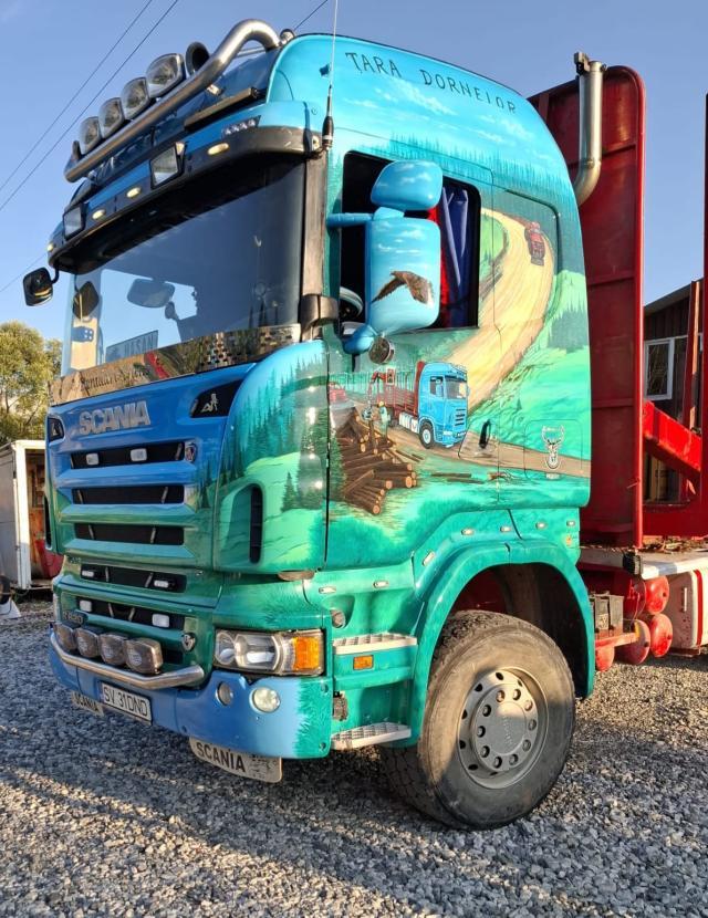 Cu frumoase imagini din „Țara Dornelor”, pictate pe camionul său de un artist din Vatra Dornei (Niko Art ), Alin Mujdei a obținut merituosul loc 5 la concursul Truck Tuning Art