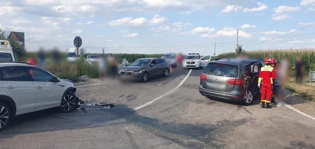 Accident cu 12 persoane implicate, după o neacordare de prioritate, la Cumpărătura