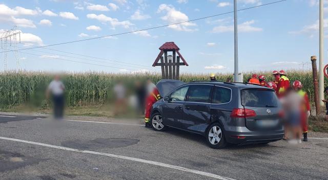 Accident cu 12 persoane implicate, după o neacordare de prioritate, la Cumpărătura