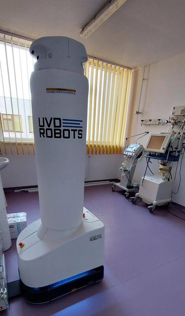 Robot de dezinfecție