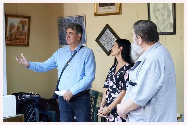 Adina Cimpoeș, artist plastic din Vatra Dornei, a expus „Cugetări”, la Târgu Jiu