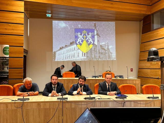 Sorin Golda, Ery Daniel Pervulescu, membru în Consiliul de conducere al Federației Comunităților Evreiești din România, Rami Teplitskiy, vice-ambasador al Israelului în România, și prefectul Alexandru Moldovan