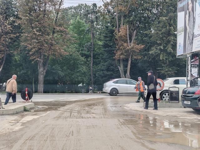 Ieșirea din parcare, după o trecere prin zona lucrărilor neterminate