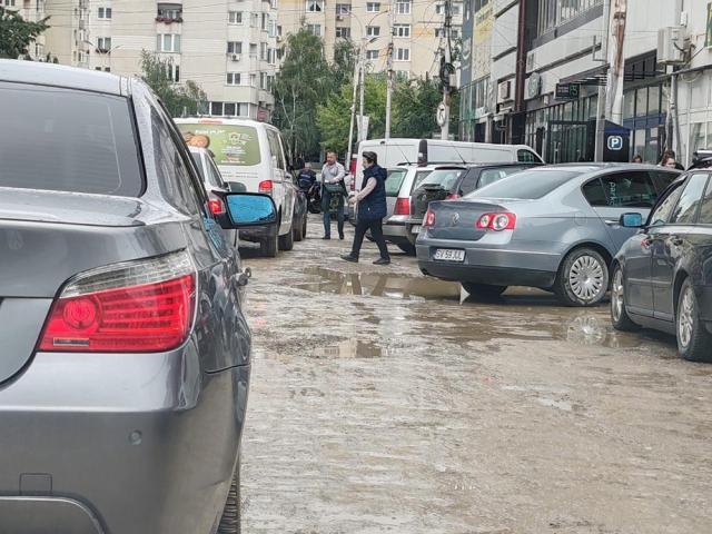 Așa arată fostul pietonal într-o zi ploioasă