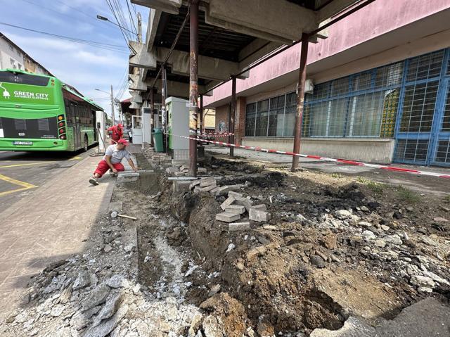 Lucrări de modernizare a stației de așteptare de la Gara Burdujeni, demarate de Primăria Suceava