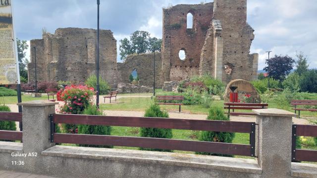 Ruinele catedralei Catolice puse în valoare la Baia