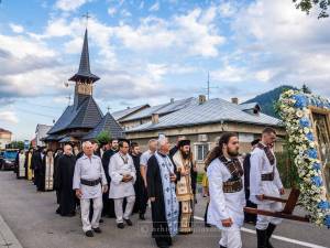 Procesiune în Câmpulung Moldovenesc cu Icoana făcătoare de minuni a Maicii Domnului de la Mănăstirea Rarău