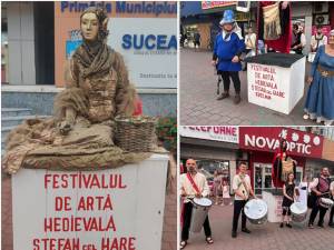 Statui vii care anunță apropierea Festivalului Medieval