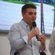 Gheorghe Șoldan alături de primarul comunei Dumbrăveni, Ioan Pavăl, la o întâlnire cu diaspora