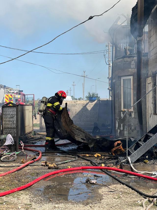 O casă a fost distrusă în urma unui devastator incendiu