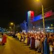 Cavaleri, războinici și domnițe au invadat străzile Sucevei la parada cu făclii a Festivalului Medieval