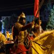 Cavaleri, războinici și domnițe au invadat străzile Sucevei la parada cu făclii a Festivalului Medieval