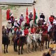 Salve de tun și parada trupelor participante în șanțul Cetății Suceava, la deschiderea oficială a Festivalului Medieval