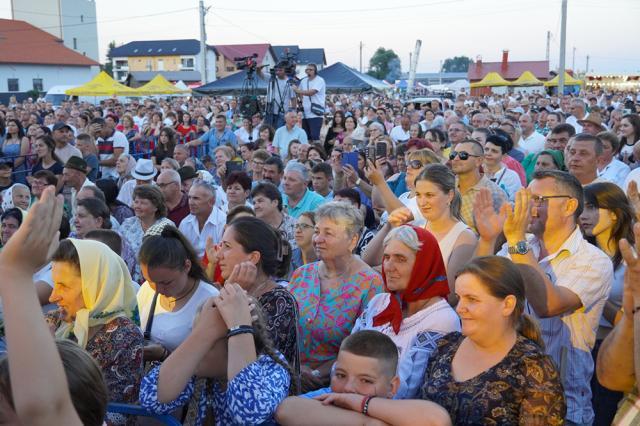 Peste 20.000 de spectatori la concertele organizate de „Ziua Vicovului – Întâlnirea Diasporei”