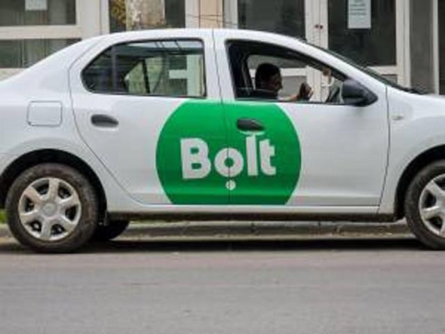 Scandal între un șofer de pe Bolt și un client băut și irascibil